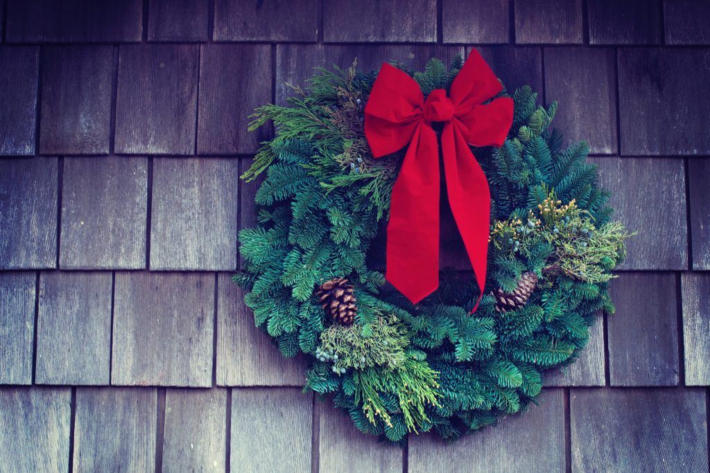 Be taught to Make Your Non-public Journey Wreath